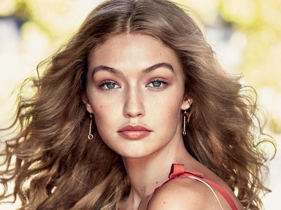 ¡Impactante! Mirá la colorida boina francesa de Gigi Hadid. ¿La usarías?