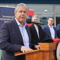 Figueroa entregó vehículos y equipamiento al SIEN y defendió el estado “presente y eficiente”