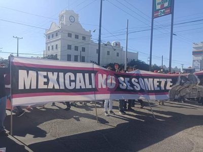 "Llueve o truene, al INE nadie lo destruye": Mexicali y Tijuana se sumaron a la protesta