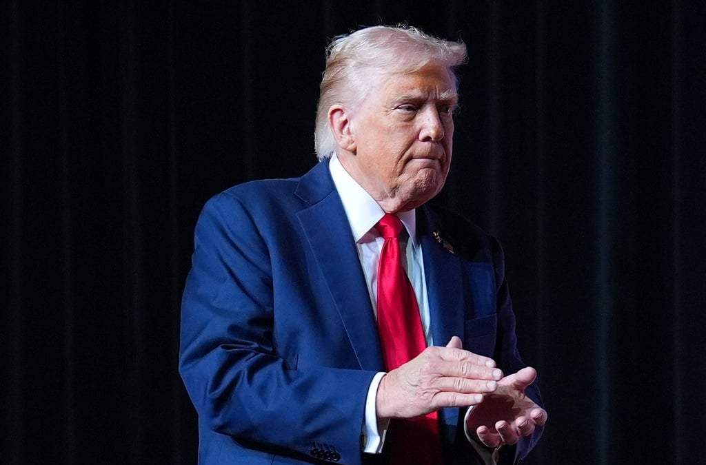 El presidente Donald Trump tras hablarle a militares en la Base de la Infantería de Marina en Quantico, Virginia, el 30 de septiembre del 2025
