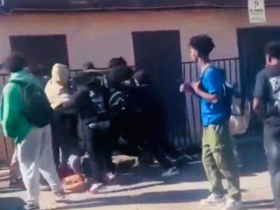 Por defender a su amigo, un adolescente murió golpeado por una turba de jóvenes (Video)