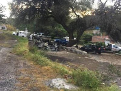Incendian camioneta con seis cadáveres dentro en Valle de Santiago, Guanajuato