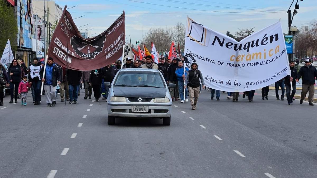 Protestas de ceramistas. Fuente: (Javier Manzano - Minuto Neuquén)