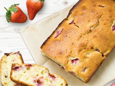 Budín de frutilla y naranja: salvá la merienda con esta receta que nunca falla y lleva pocos ingredientes