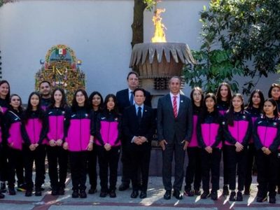 Abanderan al equipo femenil de hockey sobre hielo para Juegos Olímpicos de la Juventud