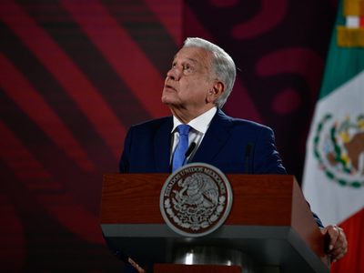 AMLO admite errores en su administración: "faltan muchas cosas por hacer"