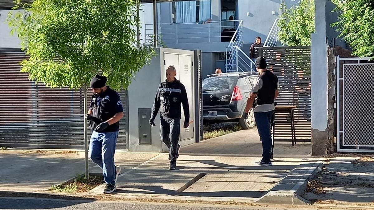 La detención se produjo en un complejo de departamentos donde vive el conductor. Fuente: (Somos El Valle)
