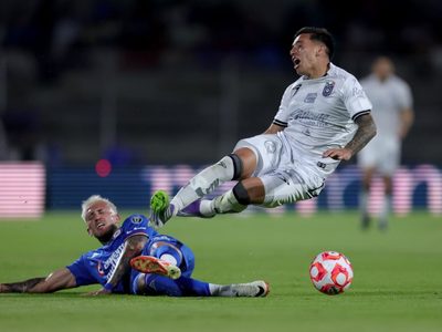 Cruz Azul salva un 2-2 ante Querétaro para seguir como el único invicto de la Liga MX (Video)