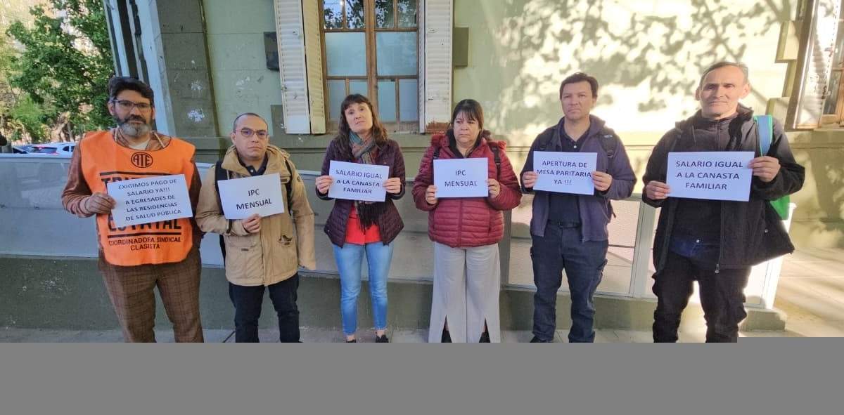 Protesta de sectores estatales frente a la Casa de Gobierno. Fuente: (Javier Manzano Lamacchia)