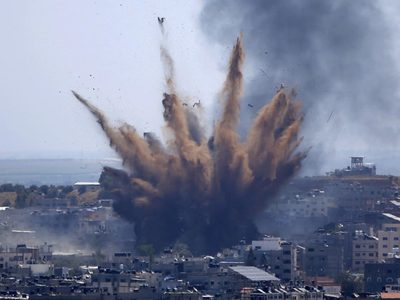 Israel derriba un edificio con oficinas de prensa de medios internacionales en Gaza