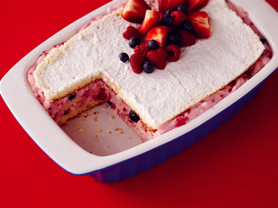 Si te toca llevar el postre, prepará este tiramisú de frutos rojos, que es una delicia, y preparate para los aplausos