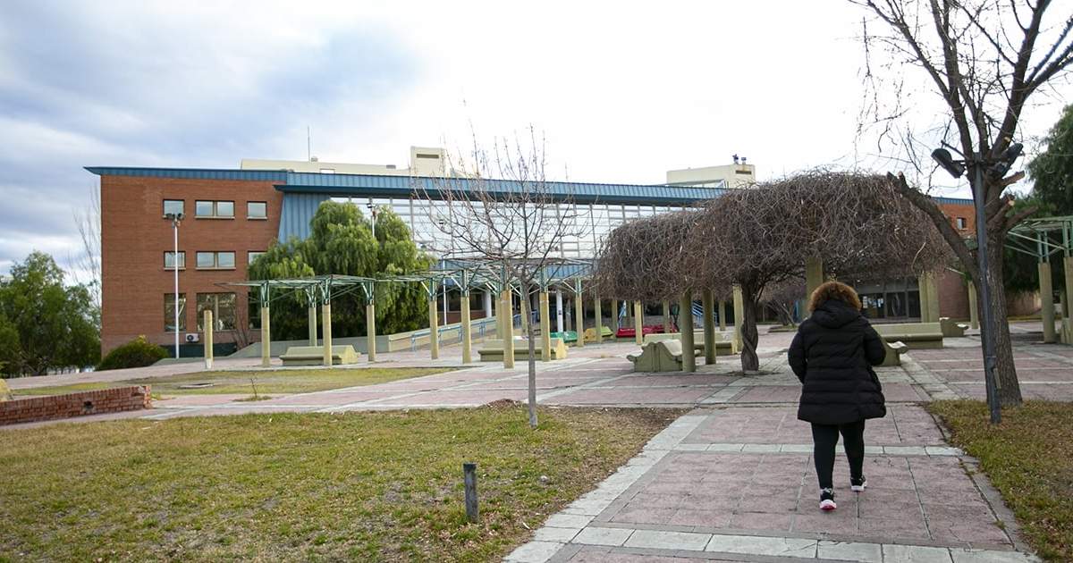 Recordaron que a través del 299 4766441 las familias de alumnos y docentes puedan informar si hay clases en las escuelas.  Fuente: (Neuquén Informa).
