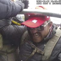 Dan siete años de cárcel al hombre que orquestó con un megáfono ataque a guardias del Capitolio