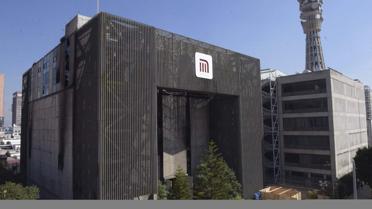 Edificio del Centro de Control del Metro que fue carcomido por las llamas