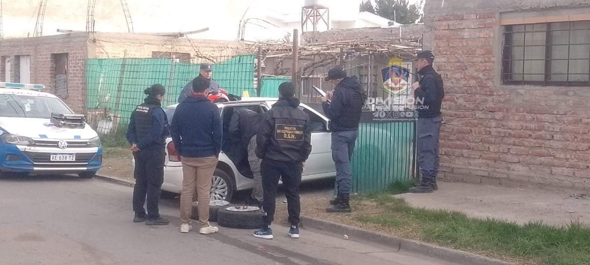 El vehículo que conducía el roba ruedas fue secuestrado. Fuente: (Policía de Neuquén)
