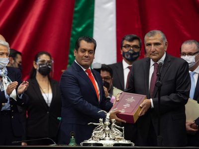 Adán Augusto López entrega el Tercer Informe de Gobierno de AMLO al Congreso