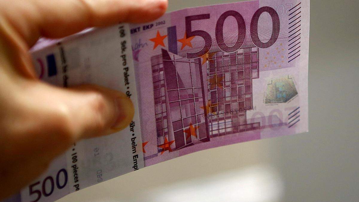 El 2 de enero de 2002 el euro entraba en circulación a un precio de 0.8892 dólares