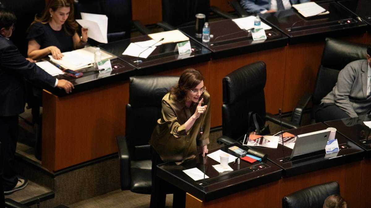 La senadora del PAN, Lilly Téllez interviene durante sesión del Senado