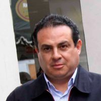 Denuncia PT cuenta millonaria en banco de EU de operador financiero de Cué