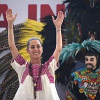 Sheinbaum se une a petición de AMLO de no echar porras a corcholatas en mitin del 1 de julio