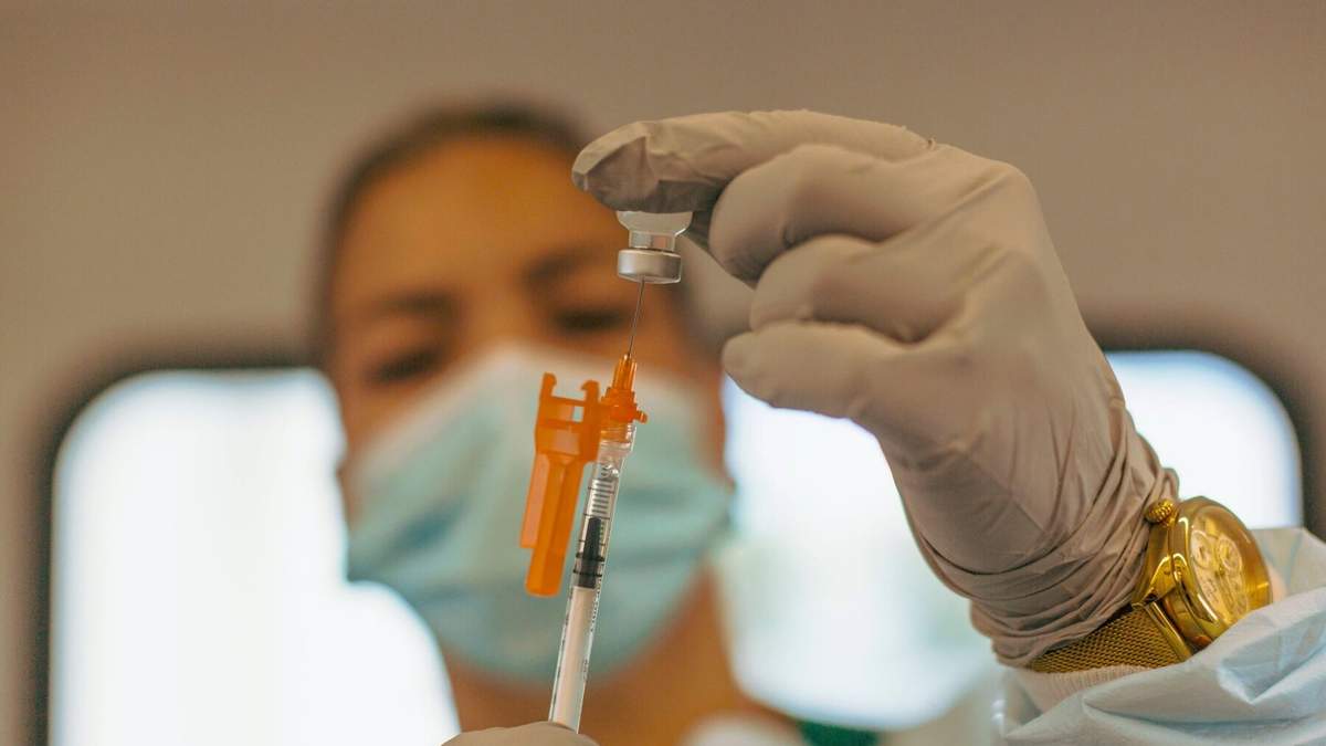 El Gobierno negocia la compra de más vacunas contra el coronavirus. Fuente: (Twitter)