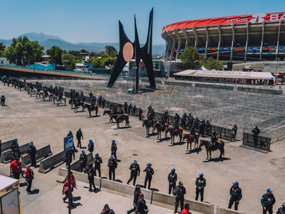 La CNTE amaga con llevar sus protestas al AICM y al estadio CDMX la siguiente semana