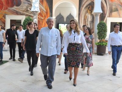 López Obrador se compromete a concluir pendientes en infraestructura de Peña