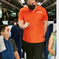 Samuel García acompaña al primer grupo de niños enviados a Texas para vacunarse contra covid-19