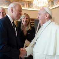 El Papa y Biden se reúnen en el Vaticano durante 90 minutos en un encuentro previo al G-20