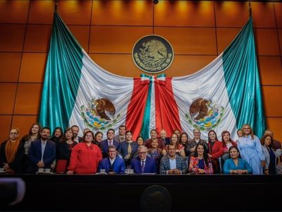 “No estás solo”: Morena arropa a Rocha Moya con el lema usado para defender a AMLO