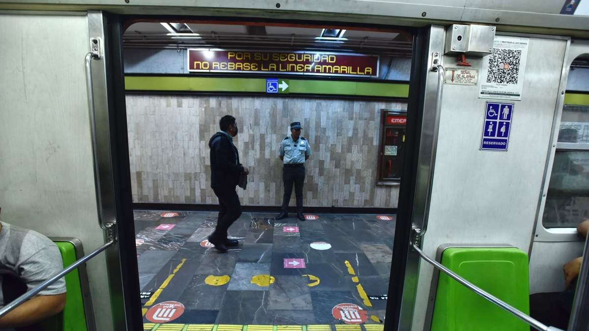 Un elemento de la Guardia Nacional en el Metro de la CDMX