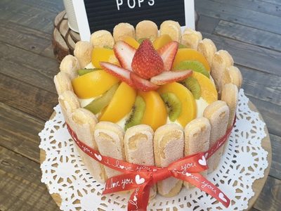 Con 2 huevos y las frutas que tenés en la heladera, hacé el postre perfecto para una merienda de primavera