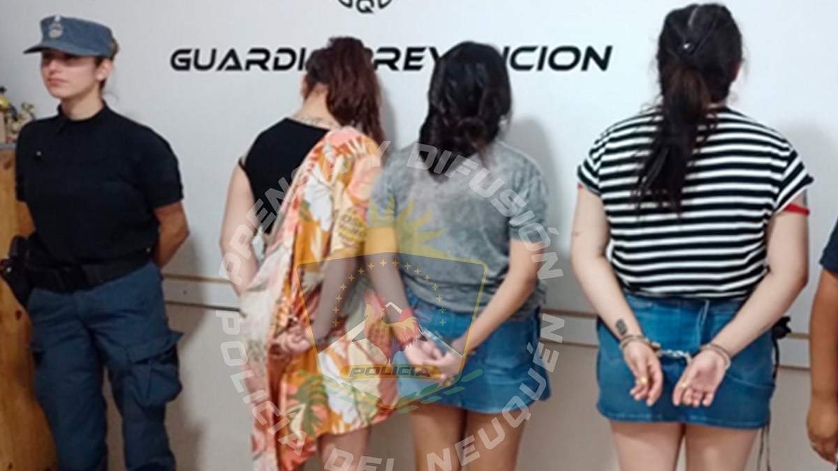 Las tres mecheras fueron detenidas en la comisaría 52. Fuente (Policía de Neuquén)