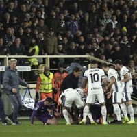 Edoardo Bove, jugador de la Fiorentina, está en coma inducido tras desplomarse en un partido (Video)