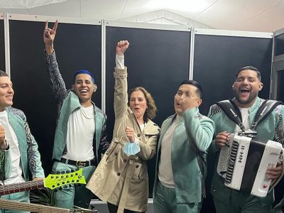 "Sigan siendo auténticos": Beatriz Gutiérrez Müller difunde sus fotos con Grupo Firme