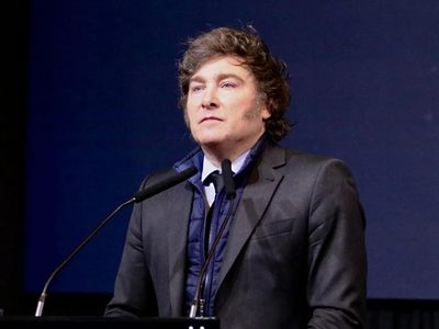 Javier Milei defendió su programa económico y anticipó que habrá “más motosierra”