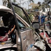 El vicepresidente de Afganistán sobrevive a la explosión de un coche bomba en Kabul