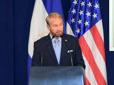Trump nomina a Ronald Johnson como embajador de EU en México; fue militar y agente de la CIA