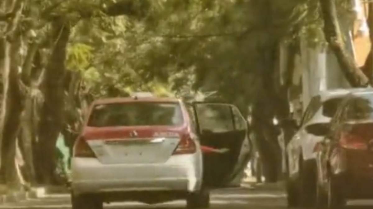 Una de las mujeres abrió la puerta del taxi y pensó en saltar