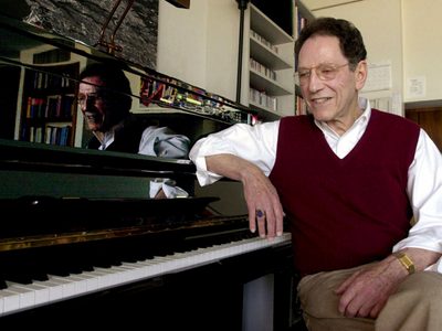 Tom Lehrer, satírico musical y matemático, muere a los 97 años
