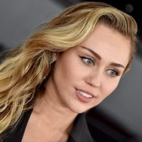 ¡Se lo quitó todo! Miley Cyrus se grabó sin remera, sin sostén, sin nada y enloqueció a sus fans ¡Te