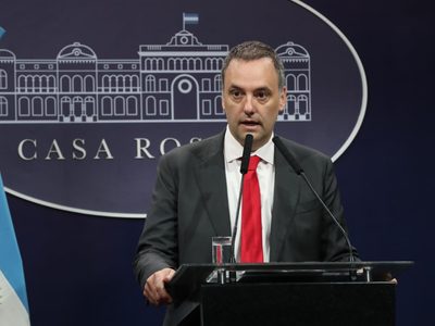 Manuel Adorni convoca al Gabinete y busca retomar la iniciativa mientras avanza la causa