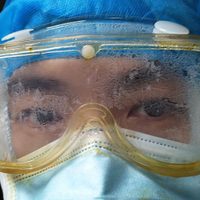 Médicos chinos, estresados por el miedo a contraer el coronavirus