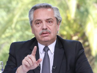 "Candidata con botas": Alberto Fernández disparó contra Vidal por las inundaciones en la Provincia