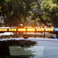 Balean a dueño y empleada de cafetería en Iztapalapa tras presunta extorsión