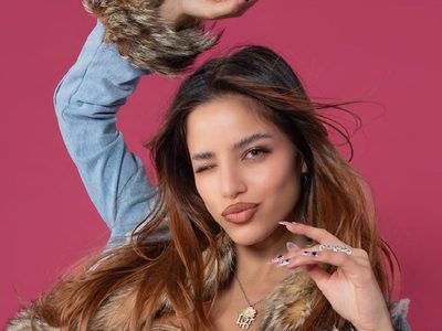 Estilo único: los tops más jugados y originales con los que Emilia Mernes marca tendencia