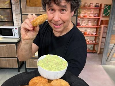 Aros de cebolla rellenos: la receta de Ariel Rodríguez Palacios con pocos ingredientes para una picada perfecta