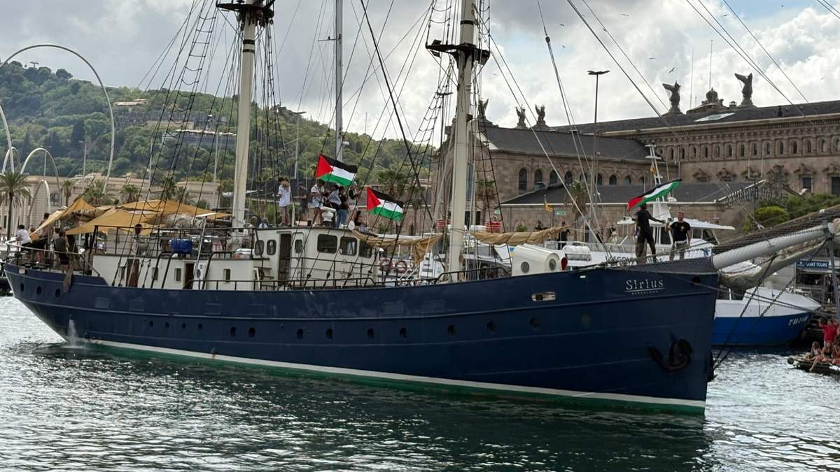 Sale flotilla humanitaria desde Barcelona rumbo a Gaza, está encabezada por Greta Thunberg