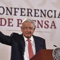 La marcha del "agrupamiento rosado" fue de incidentes menores con la CNTE: AMLO