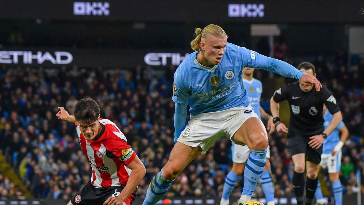 Luuk de Jong celebra tras anotar un gol para el PSV Eindhoven ante el Borussia Dortmund
